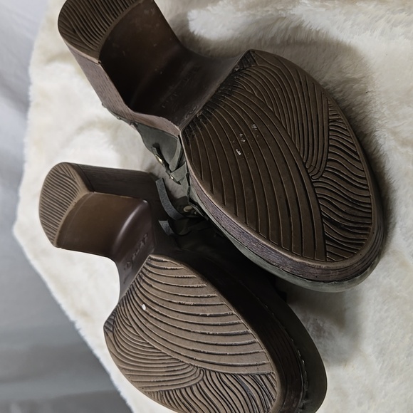 Dansko Green Sueded Fringed Clogs Size 39/ US 8.5/9 - Picture 8 of 8